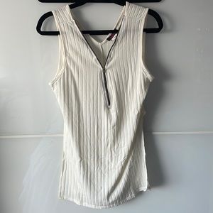 Got to go!! NWOT Blush plus long tip with zipper front - Size 1XL